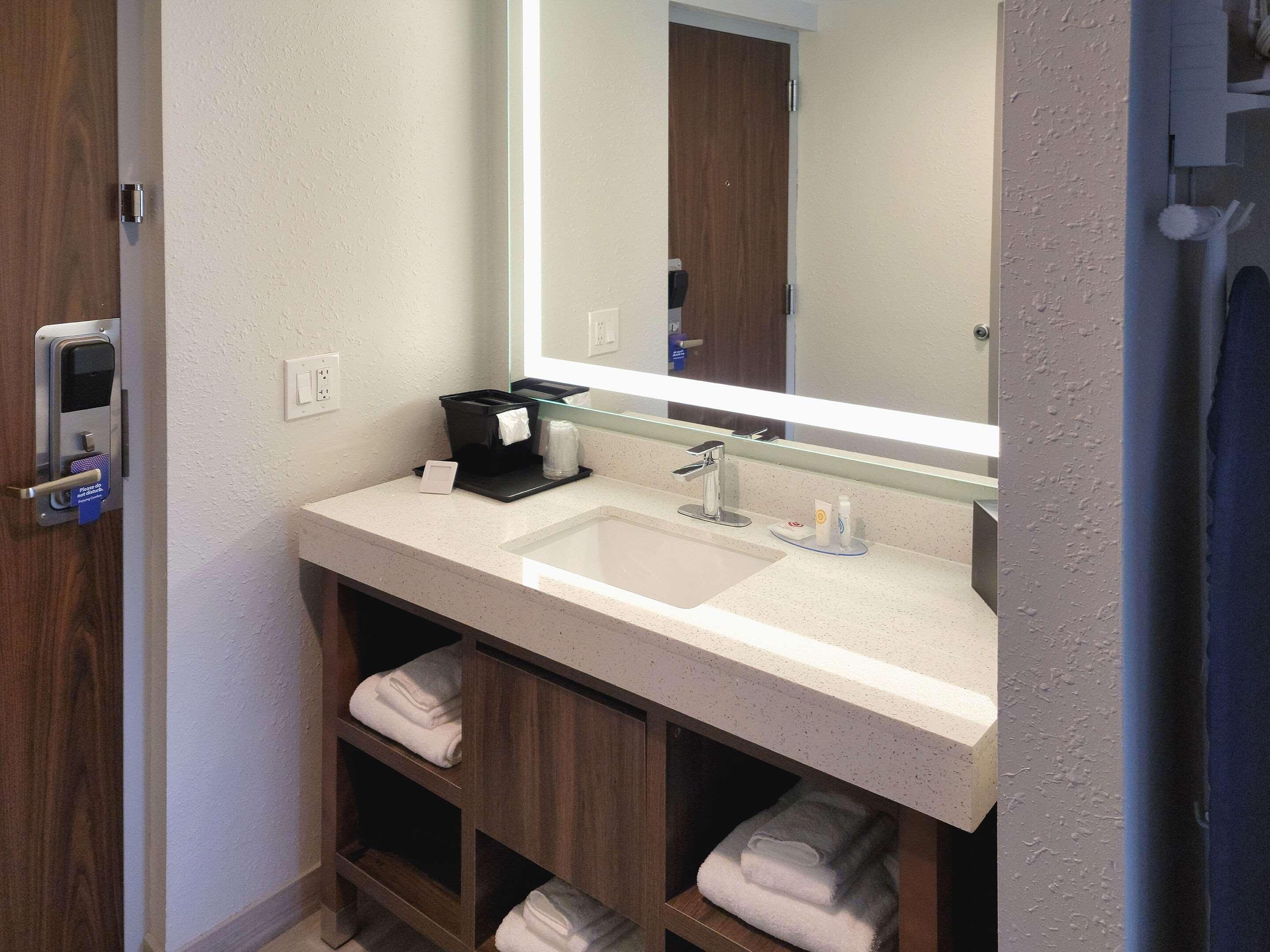 Comfort Inn & Suites Wyomissing-Reading מראה חיצוני תמונה